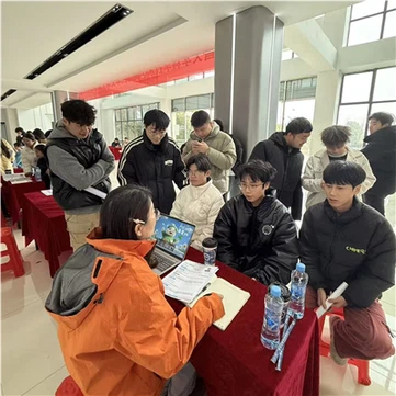 Rekrutierungsbroschüre für Automobilteile-Großhändler auf dem Campus